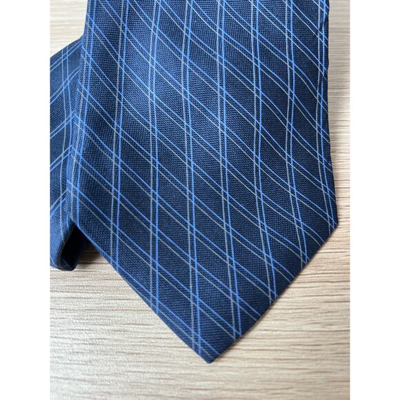 Yves Saint Laurent Classic Blue Striped Design 100% Silk Italian Designer Tie - Picture 2 of 6
